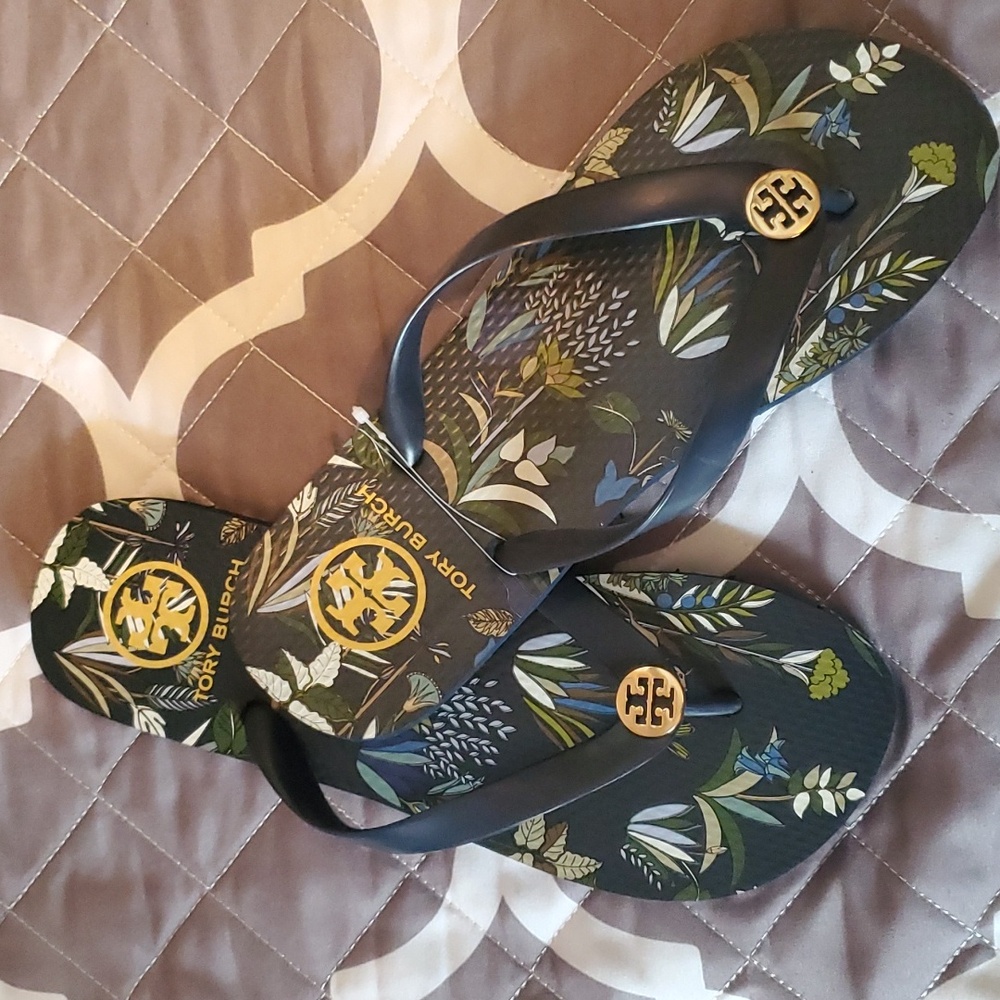 NWT  Tory Burch Sandals.  color:Navy size:8
